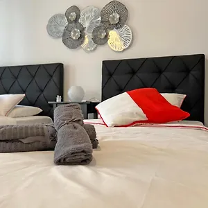 https://alberts-apartment-center-101.hotelsatayianapa.com