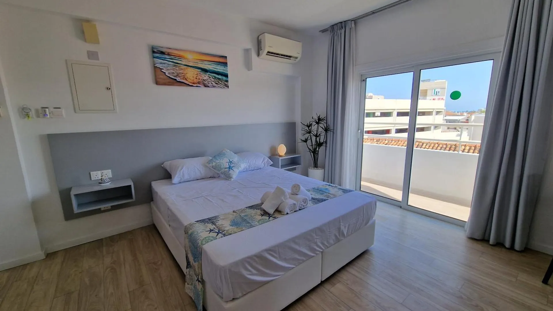 Kitieos Central Apts 100M From Finikoudes Beach Larnaca Apartmán