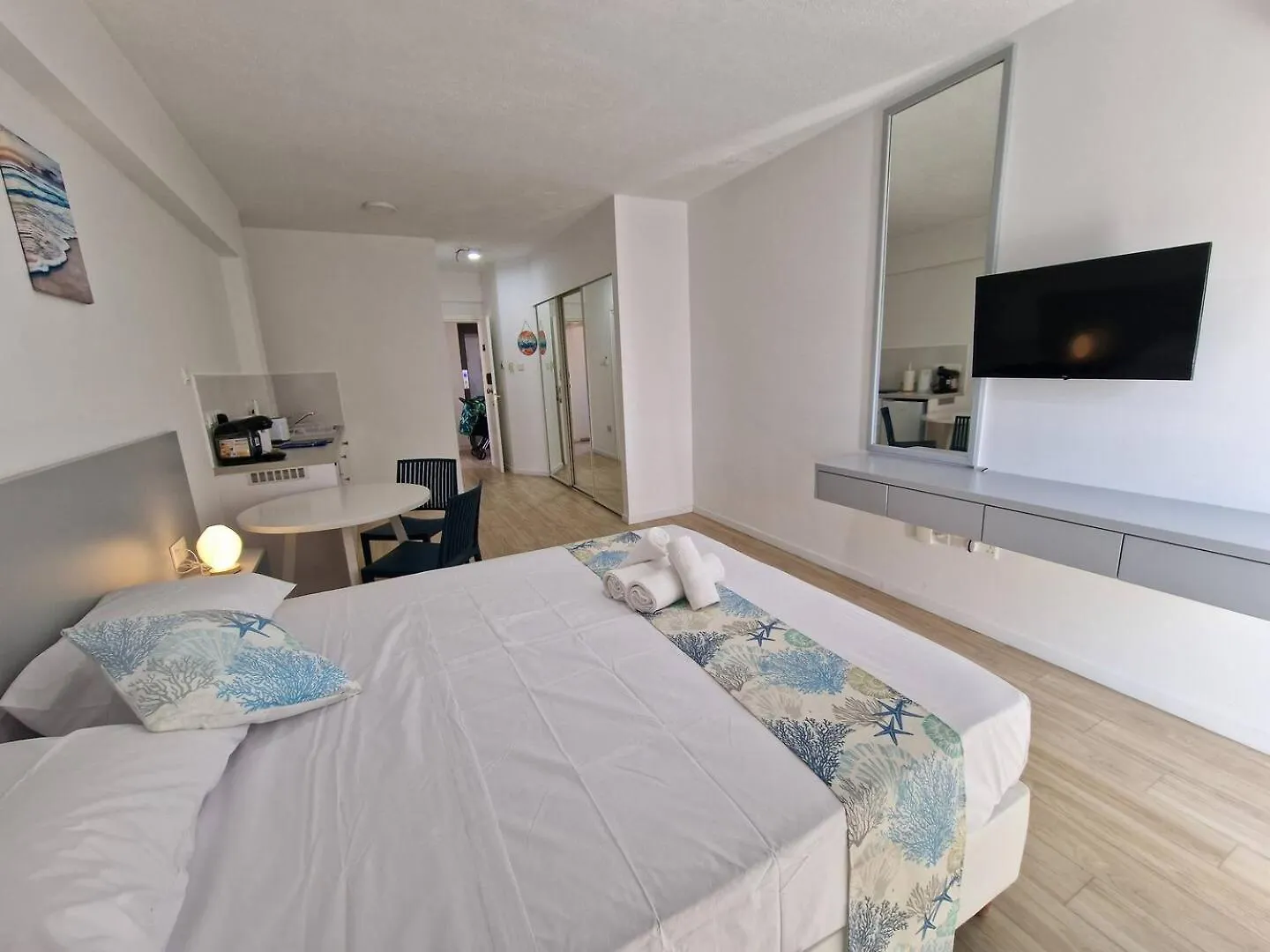 Kitieos Central Apts 100M From Finikoudes Beach Larnaca 0*,  Kypr