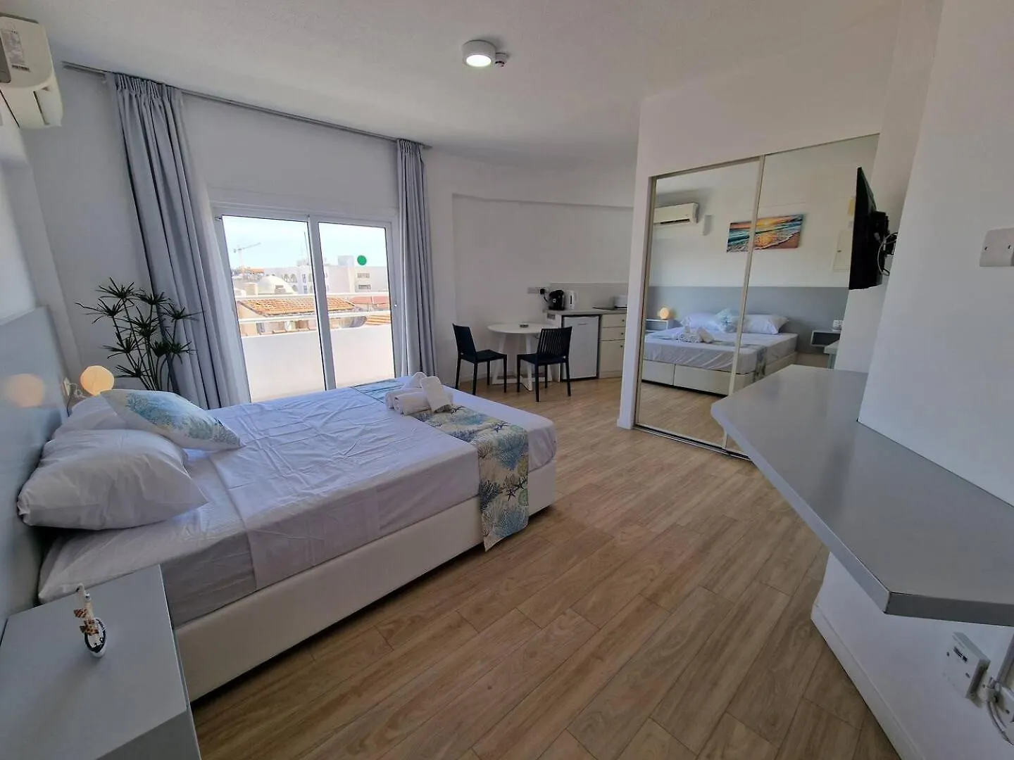 Kitieos Central Apts 100M From Finikoudes Beach Larnaca Apartmán